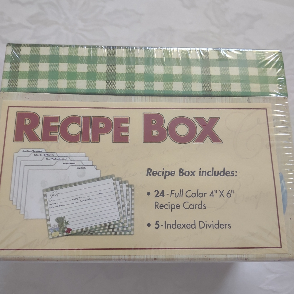 New 🎀 Vintage recipe box 24 Cards And 5 Dividers